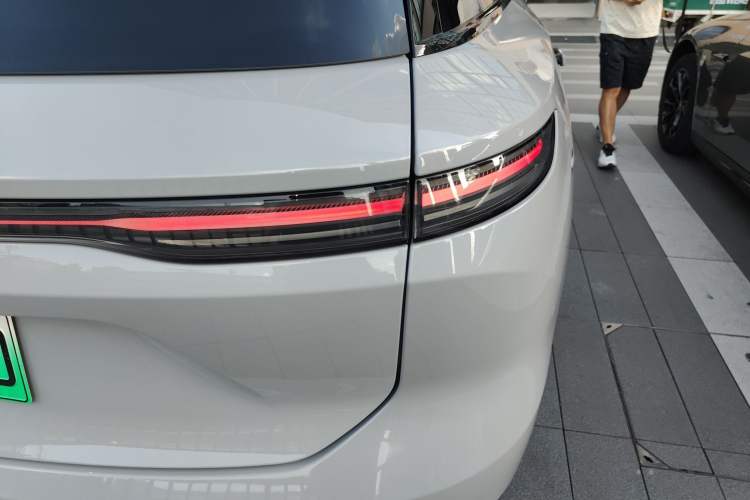 Used Nio ES8 2023 75 kWh Executive Edition
