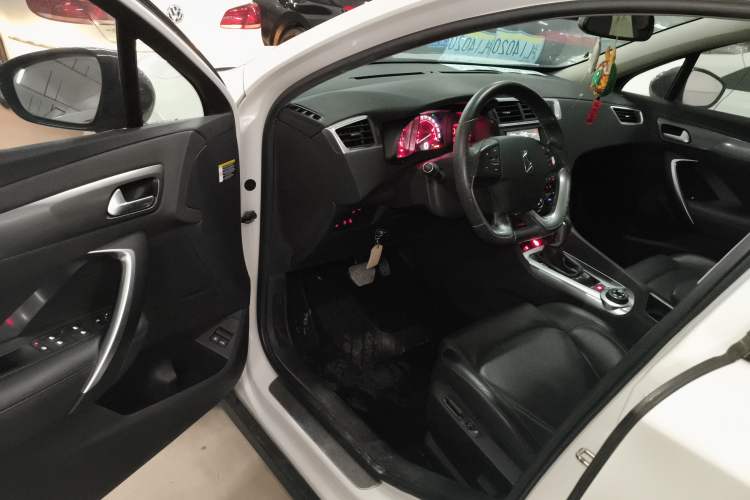 Used  6 2016 1.6T Luxury Edition THP160
