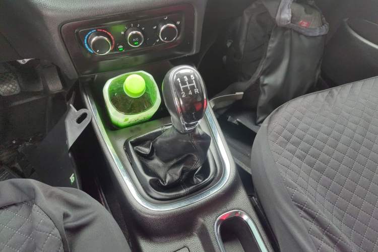 Used Jinbei Gold Hiace 2021 1.5L Passenger Van Travel Lion 6-Seater
