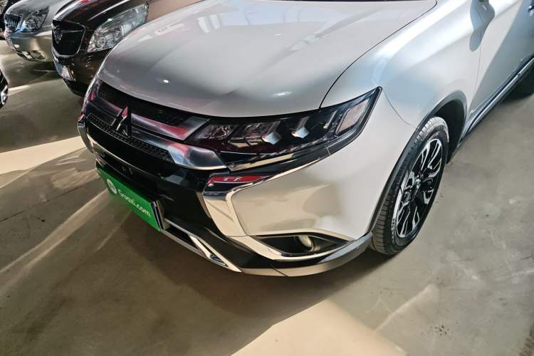 Used Mitsubishi Outlander 2020 2.4L 4x4 Zhi Xiang Edition 5 Seats