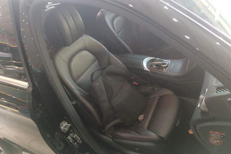 Used Mercedes-Benz GLC 2019 Refreshed GLC 300 L 4MATIC Dynamic Edition
