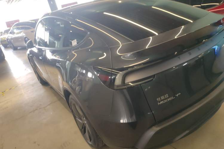 Used Tesla Model Y 2025 Long-Range All-Wheel-Drive Version