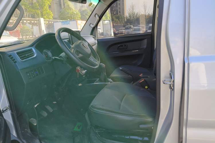 Used Jinbei Gold Card S6 2023 1.6L Manual Double-Cab Standard Version with 3.0-Meter Cargo Bed SWD16MS