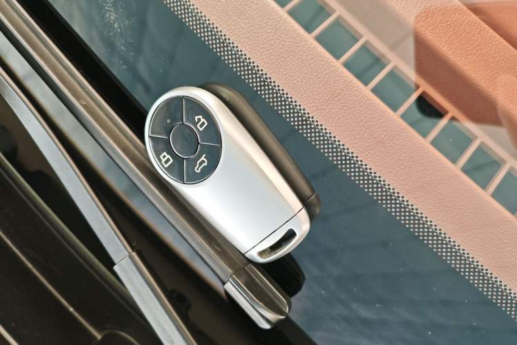 Used ORA Good Cat 2023 401 km Standard Range Luxury Version Lithium Iron Phosphate