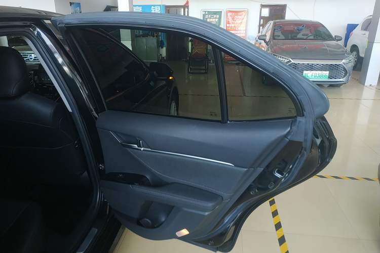 Used Toyota Camry 2021 2.0G Luxury Edition
