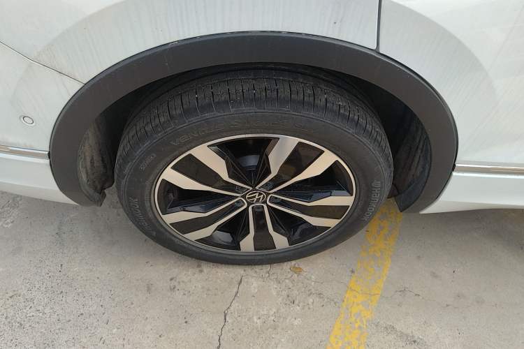 Used Volkswagen Tiguan L 2024 Outstanding Model 330TSI Automatic Two-Wheel Drive R-Line Dragon Glory Edition
