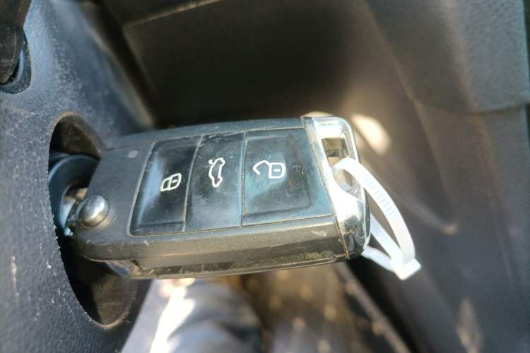 Used Volkswagen Golf 2017 1.6L Automatic Comfort Million-Vehicle Anniversary Edition
