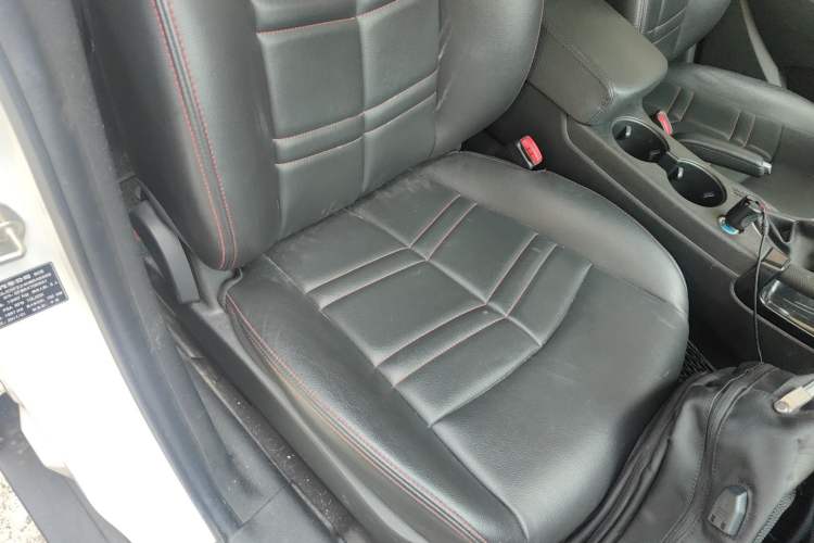 Used Dongfeng Aeolus AX7 2016 2.0L Manual Zhiyi Trim
