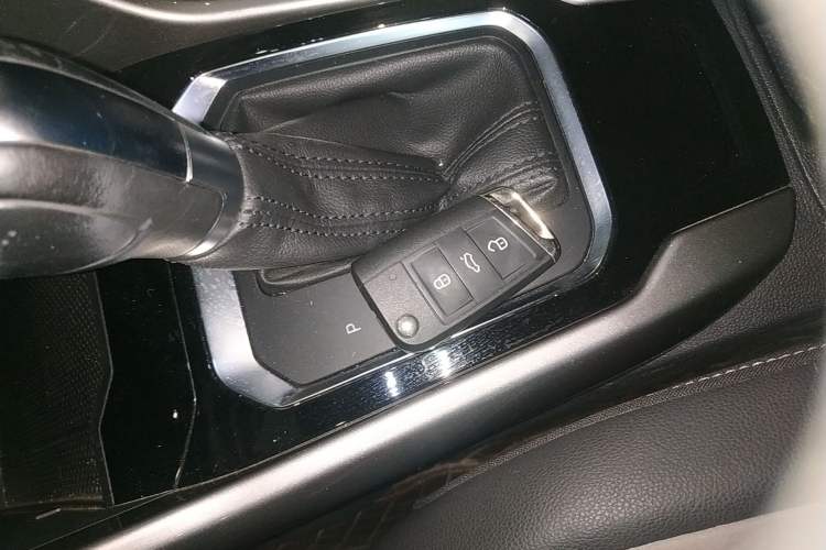 Used Volkswagen T-ROC 2018 230TSI DSG Two-Wheel Drive Advanced Version China VI Standard
