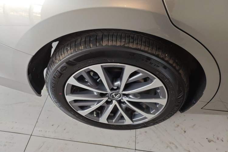 Used Lexus ES 2025 300h Deluxe Edition