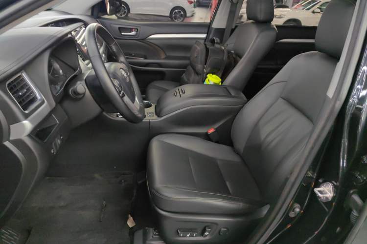 Used Toyota Highlander 2018 2.0T Four-Wheel Drive Luxury Edition 7 Seats China V Emission Standard
