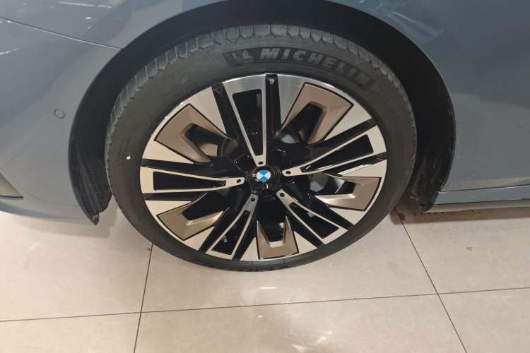 Used BMW 5 Series 2024 530Li Luxury Edition M Sport Package