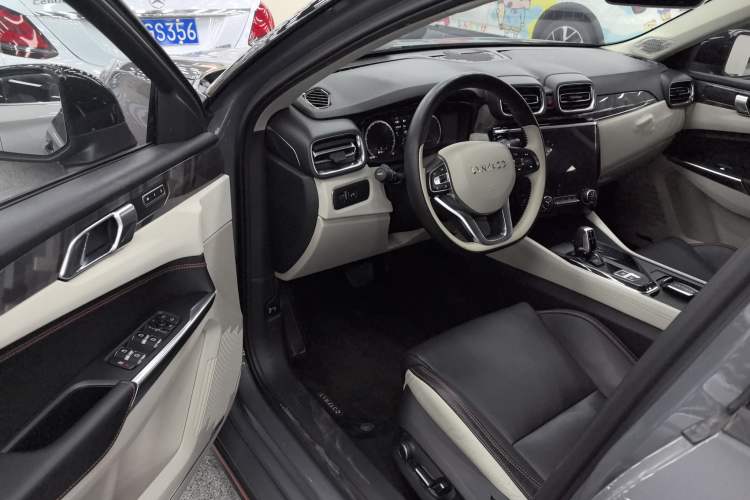 Used Lynk & Co 02 2019 1.5T DCT Two-Wheel Drive Shine Pro Edition China VI Standard
