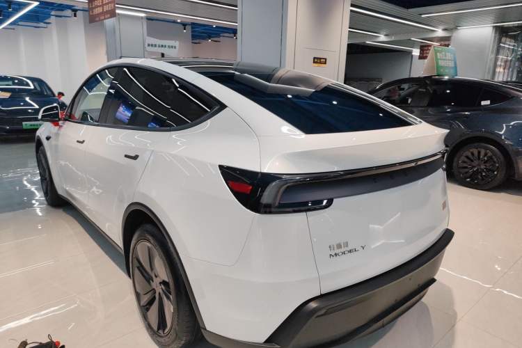 Used Tesla Model Y 2025 Rear-Wheel Drive First Edition