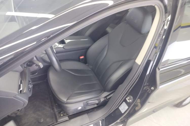 Used Hongqi E-QM5 2022 431 km Charge & Enjoy Edition
