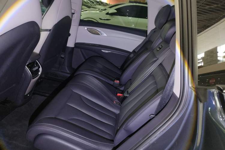 Used  LS7 2023 100kWh Lux Rear-Drive Version
