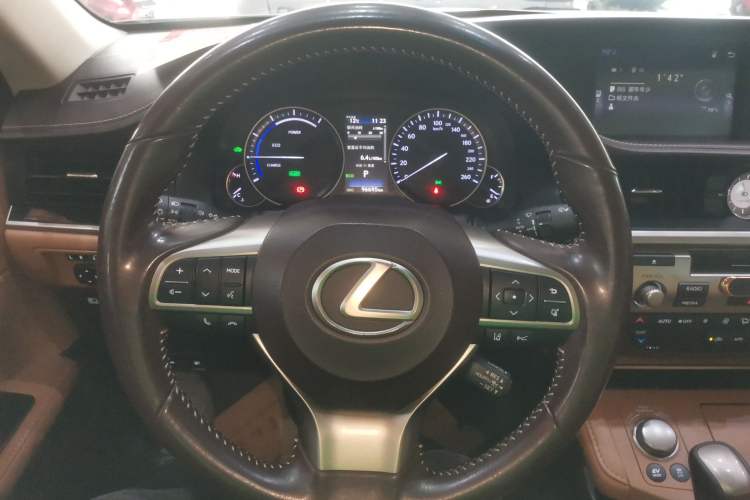 Used Lexus ES 2015 300h Comfort Edition