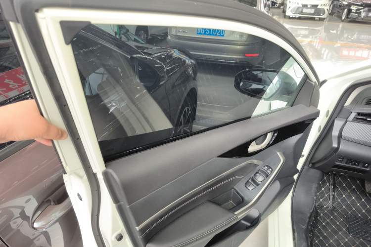 Used Venucia D60 2023 PLUS 1.6L XE CVT Trendy Edition
