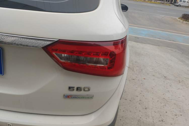 Used Dongfeng Fengon 580 2018 1.8L Manual Comfort Model
