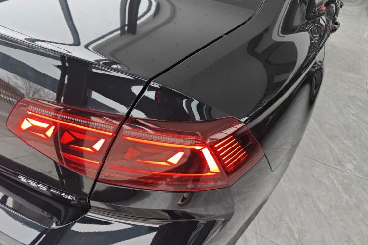 Used Volkswagen Magotan 2023 2 Million Units Limited Edition 330TSI DSG Leading Version