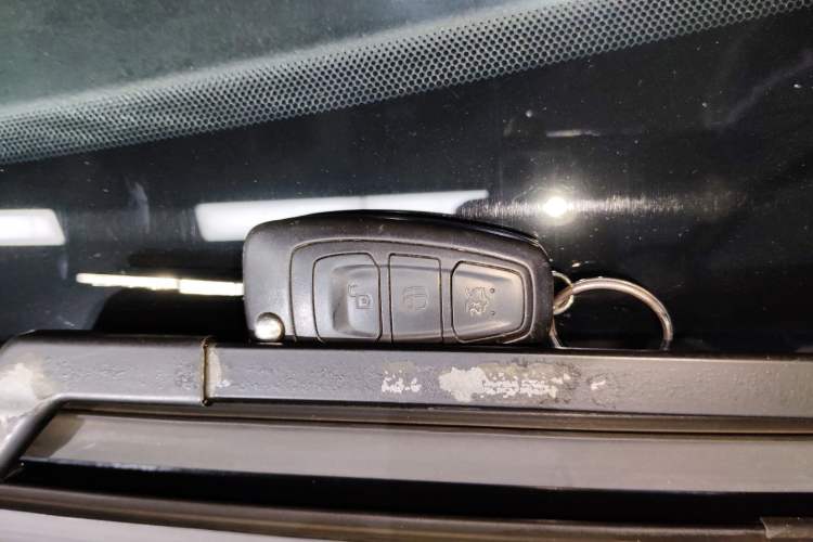 Used Ford Focus 2017 Sedan 1.6L Automatic Fashion Edition Smart Drive Version
