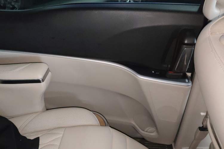 Used Buick GL8 2020 Land Business Class 652T Luxury Model
