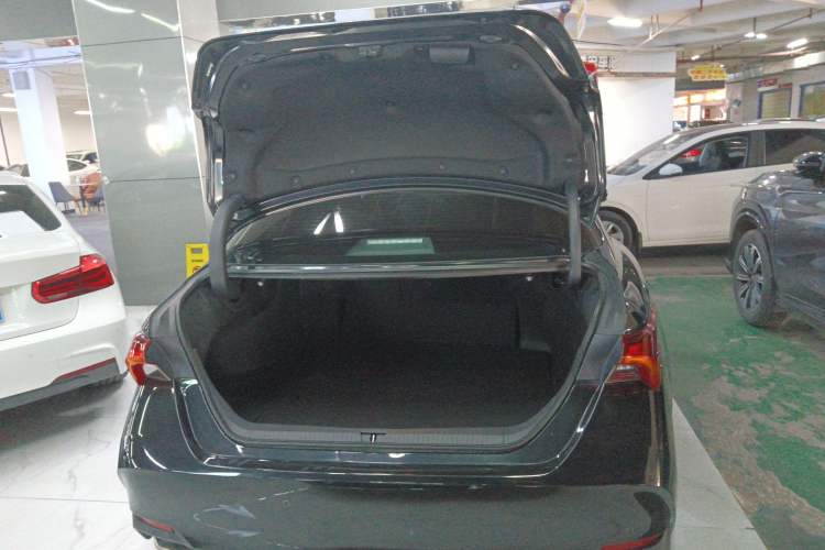 Used Toyota Avalon 2023 2.0L Premium Edition
