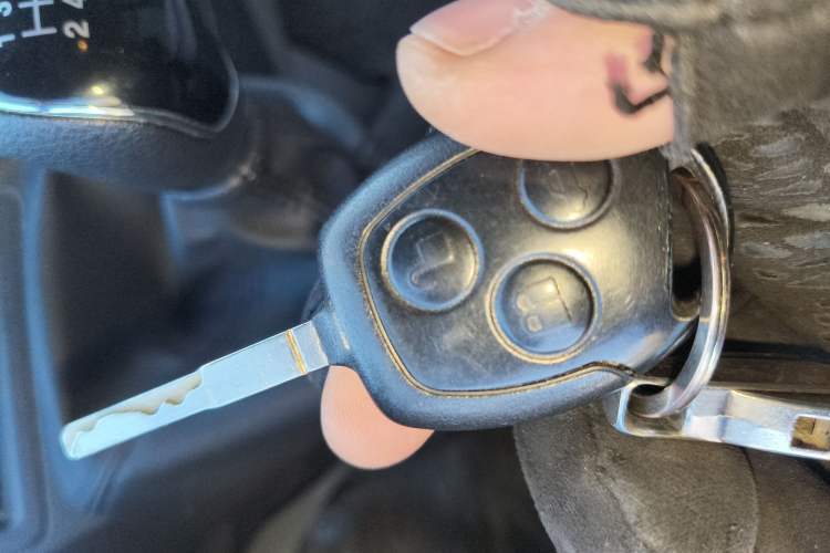 Used Ford Transit 2019 2.0T Diesel Multi-Purpose Commercial Vehicle Short Wheelbase Low Roof 6-Seater China VI Standard