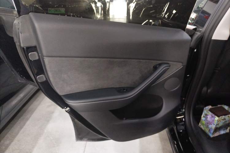 Used Tesla Model Y 2023 Rear-Wheel-Drive Version
