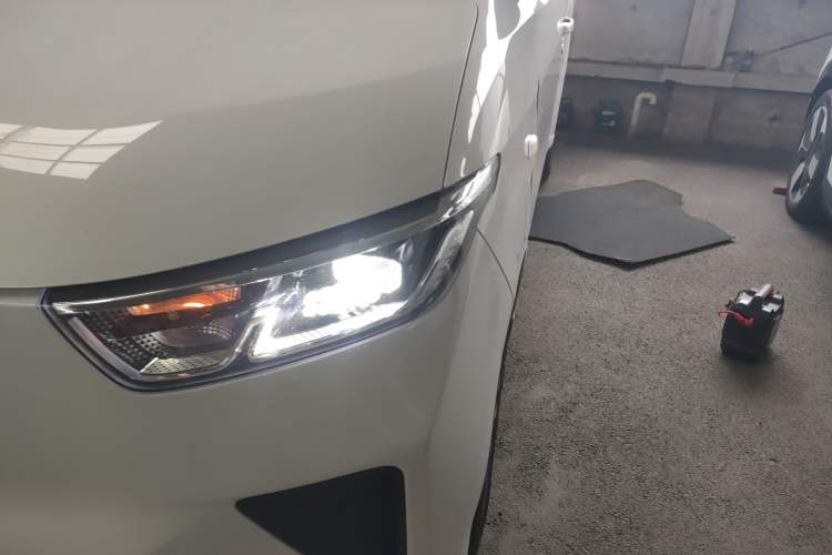 Used Wuling Yangguang 2024 300km Comfort-Grade Passenger Van 60kW
