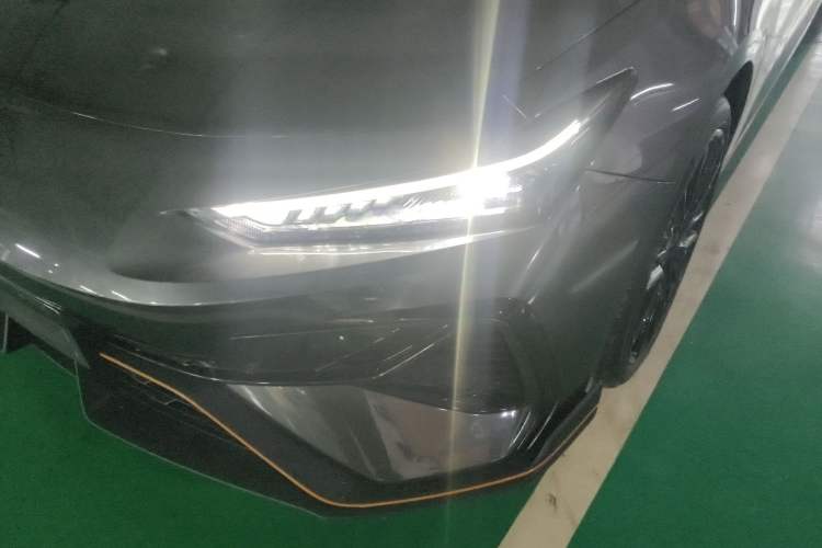 Used Changan UNI-V 2025 Model Third-Generation 2.0T Dynamic Edition