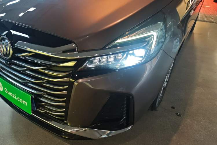 Used Buick GL8 2023 Land Executive Class Comfort Model
