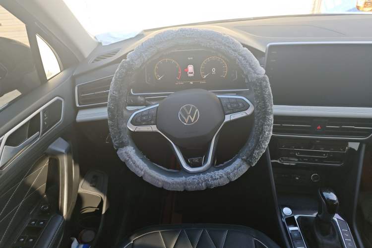 Used Volkswagen Tiguan L 2024 Outstanding Model 330TSI Automatic Two-Wheel Drive R-Line Dragon Glory Edition
