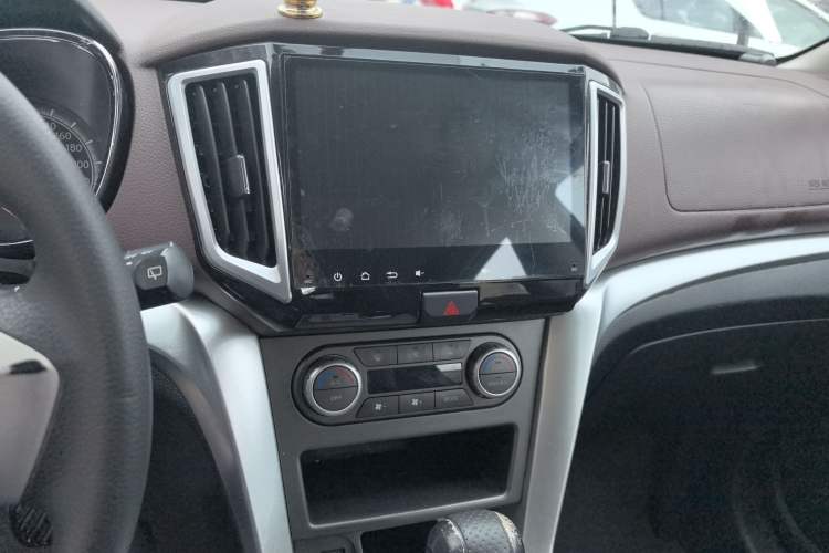 Used Venucia T70X 2015 2.0L CVT SmartFun Sport Edition