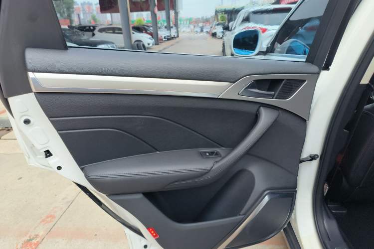 Used Haval H7 2017 Red-Label H7 2.0T Automatic Prestige Model
