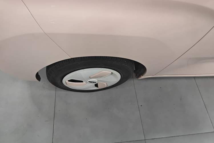 Used Chery QQ Ice Cream 2022 120km Conical Shape Lithium Iron Phosphate
