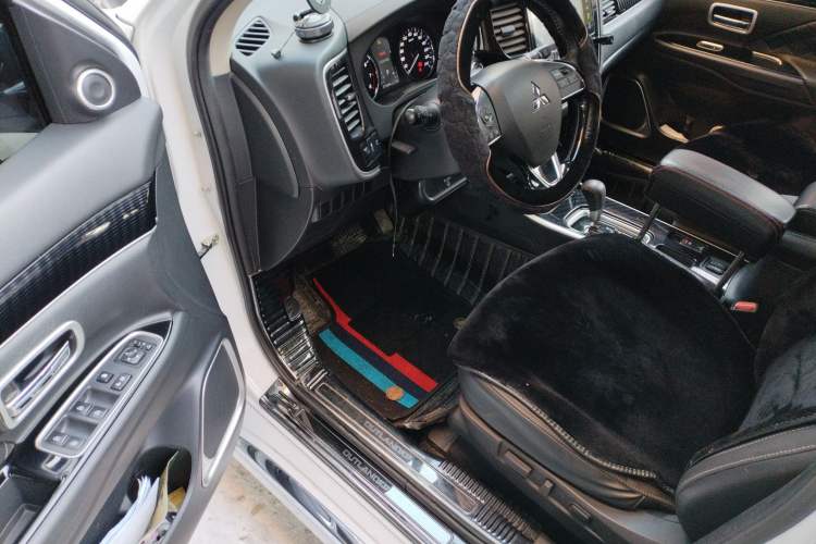 Used Mitsubishi Outlander 2021 2.0L Two-Wheel Drive Comfort Edition 7 Seats