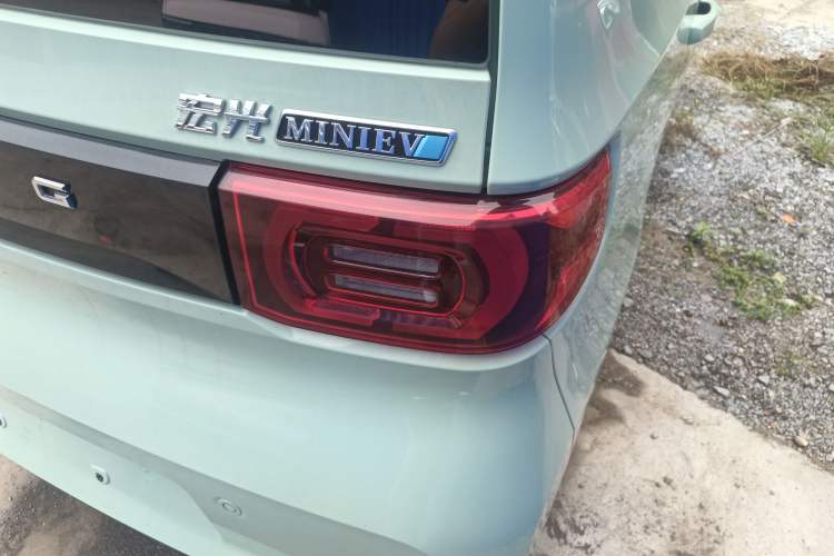 Used Wuling Hongguang MINIEV 2021 Macaron Premium Model – Lithium-NMC