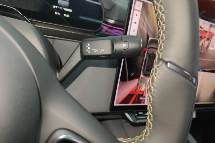 Used Zeekr 7X 2025 100 kWh Long-Range Rear-Wheel Drive with Intelligent Driving Features
