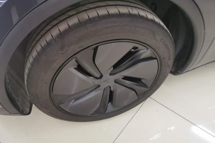 Used Tesla Model Y 2025 Rear-Wheel-Drive Version
