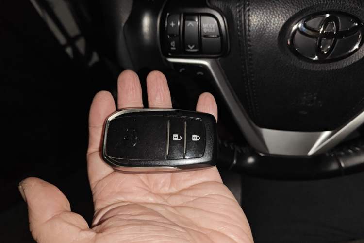 Used Toyota Highlander 2018 2.0T Four-Wheel Drive Luxury Edition 7 Seats China V Emission Standard