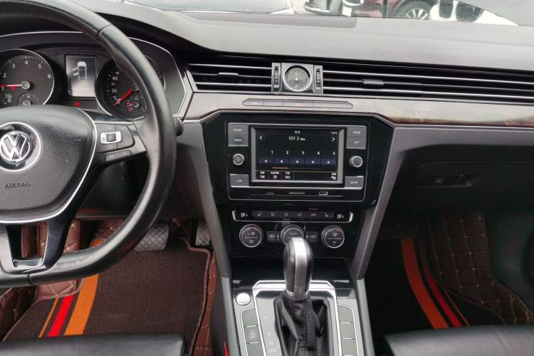 Used Volkswagen Magotan 2018 Facelift 330TSI DSG Luxury Model
