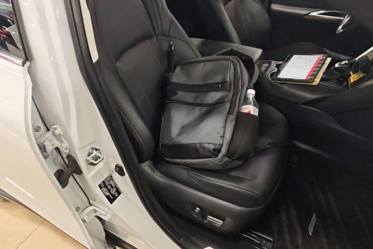 Used Toyota Harrier 2022 Dual-Engine 2.5L CVT Two-Wheel Drive Luxury Edition
