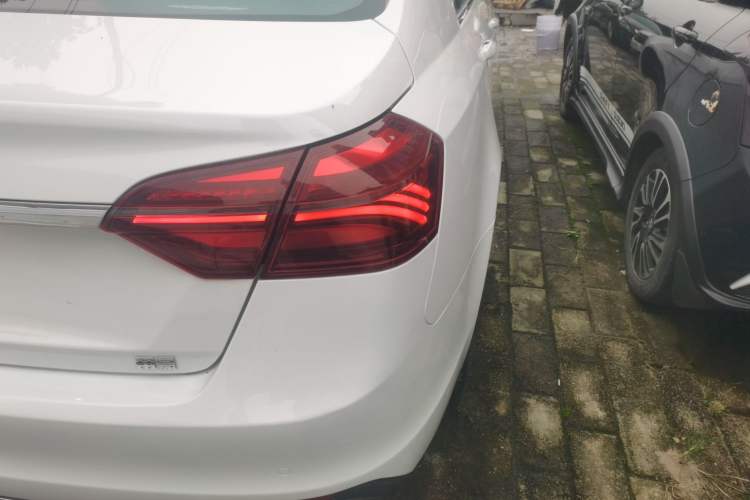 Used Geely Auto Emgrand 2019 Leading Edition 1.5L CVT Upward-Connected Model China VI Standard
