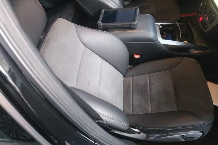 Used Mercedes-Benz R-Class 2014 R 320 4MATIC Business Model