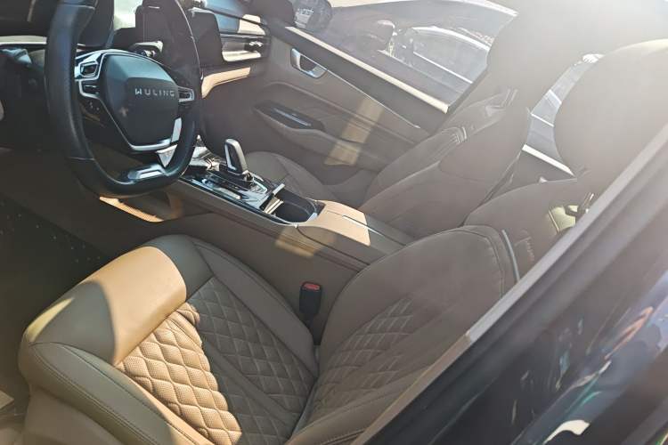 Used Wuling Victory 2023 2.0L DHT Luxury Edition
