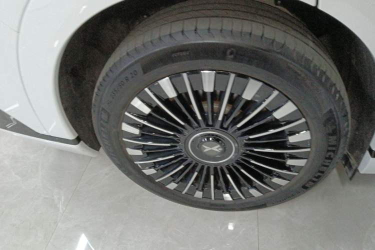 Used XPeng X9 2025 740 Ultra-Long Range Max