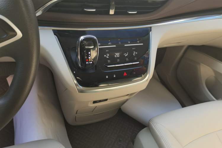 Used Buick GL8 2023 Land Executive Class Comfort Model