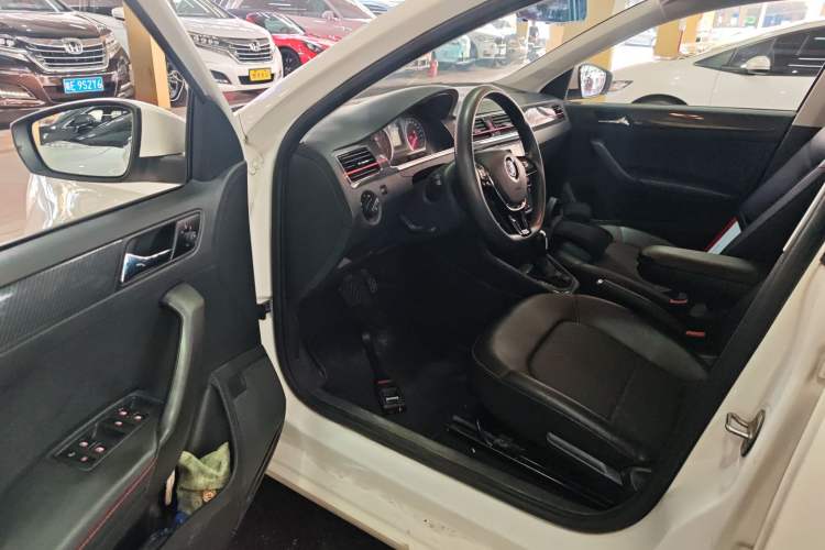 Used Volkswagen Santana 2018 Haval H9 1.5L Automatic Comfort Edition
