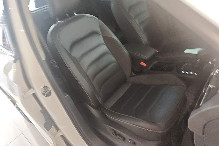 Used Volkswagen Tiguan L 2021 330TSI Automatic Two-Wheel Drive R-Line Enhanced Edition
